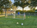 Voetvolleytoernooitje S.K.N.W.K. JO19-1 tijdens de training (16/26)